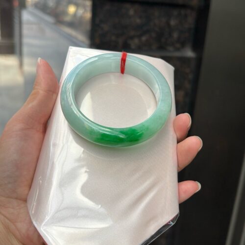 白底青阳绿手镯