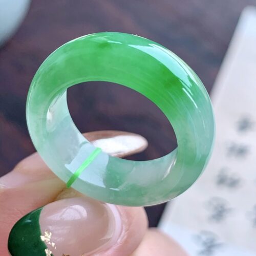Apple Green Jadeite Jade Band Ring, US 9