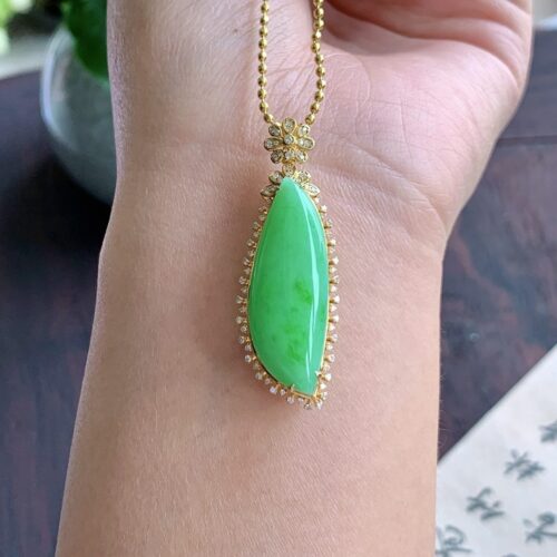 Alternative view of Apple Green Jadeite Jade Pendant 18K Gold