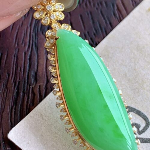 Apple Green Jadeite Jade Pendant 18K Gold