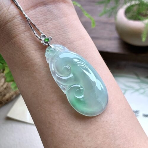 Alternative view of Apple Green Ruyi Jadeite Jade Pendant 18K Gold