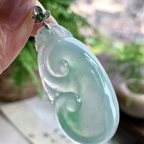 Apple Green Ruyi Jadeite Jade Pendant 18K Gold