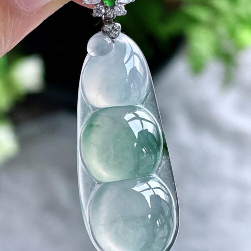 High Icy Bean Jadeite Jade Pendant 18K Gold, 34.5mm