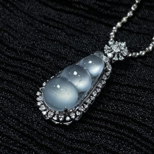 High Icy Bean Jadeite Jade Pendant 18K Gold, 29.4mm