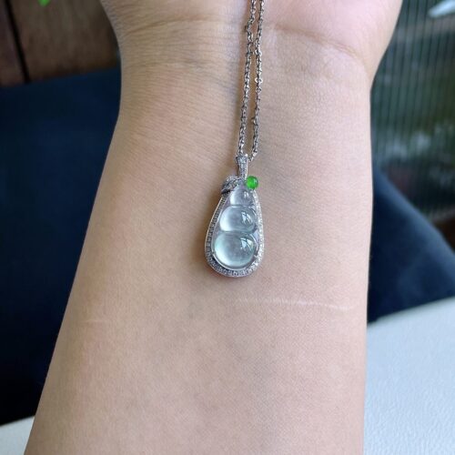 Alternative view of High Icy Bean Jadeite Jade Pendant 18K Gold, 18.2mm