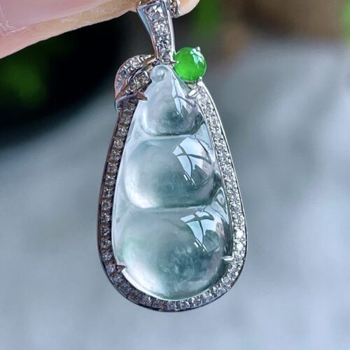 High Icy Bean Jadeite Jade Pendant 18K Gold, 18.2mm